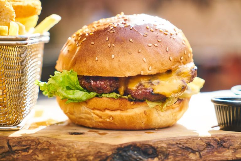 The Right Temperature for Cheese on a Burger: How to Get the Delicious Melt